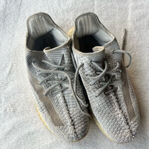 Kids Yeezy  size 3